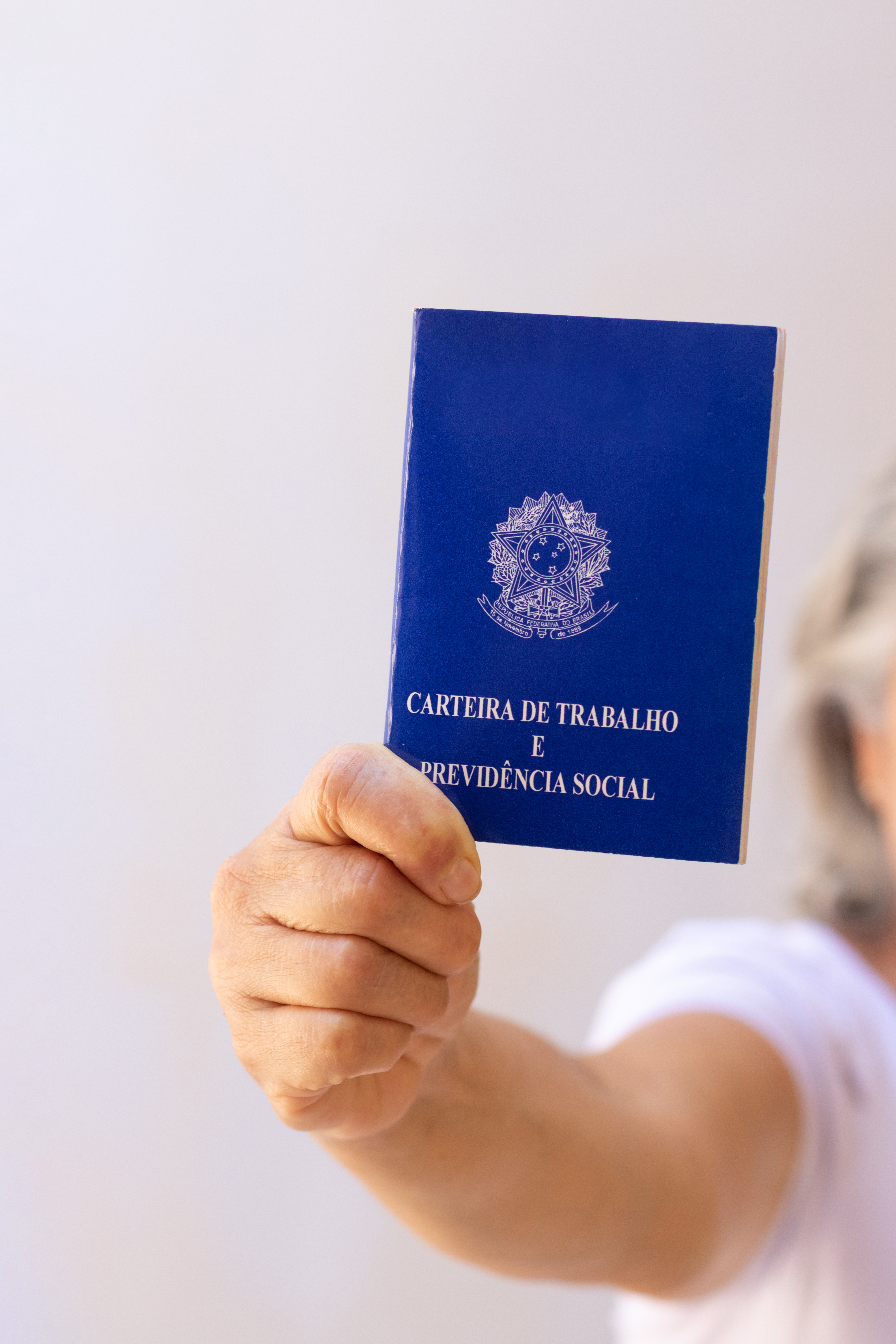 Desemprego recua para 5,6%, a menor taxa desde 2012, mostra IBGE