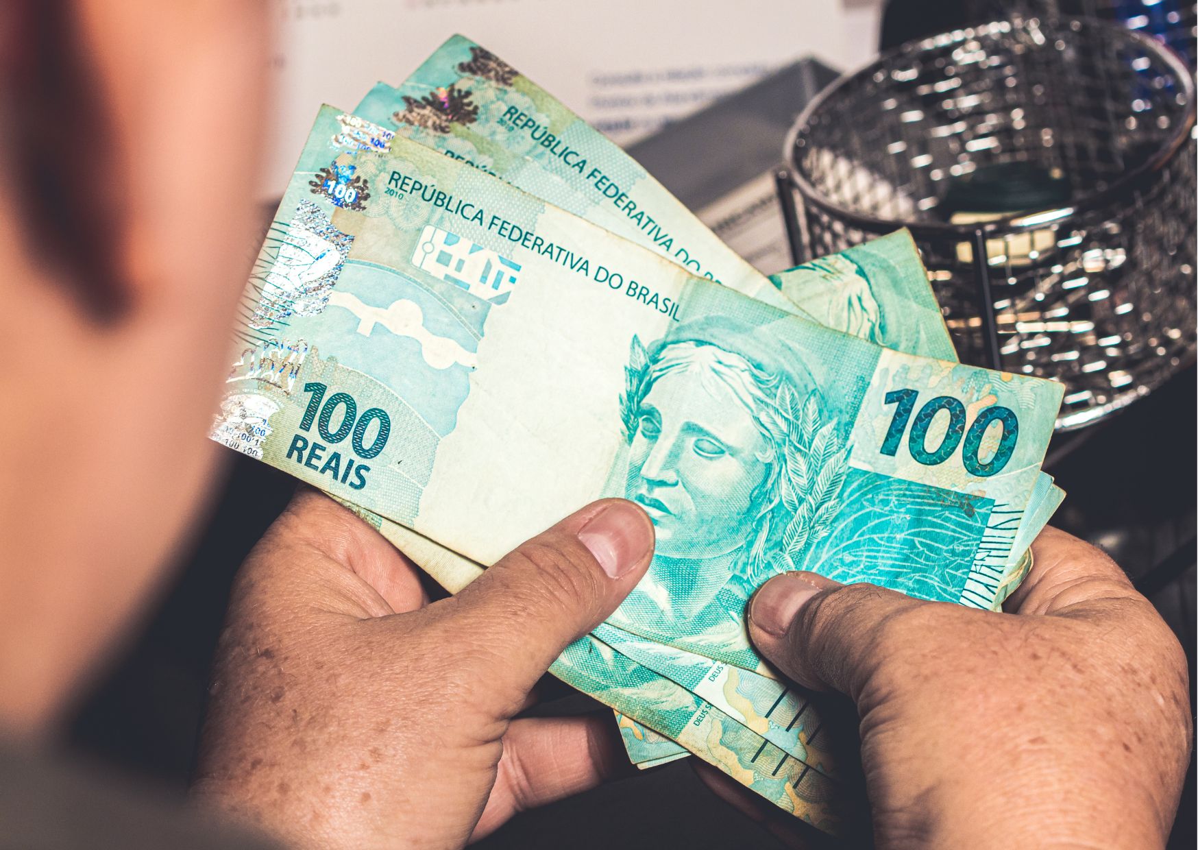 Caixa libera abono salarial para nascidos em setembro e outubro