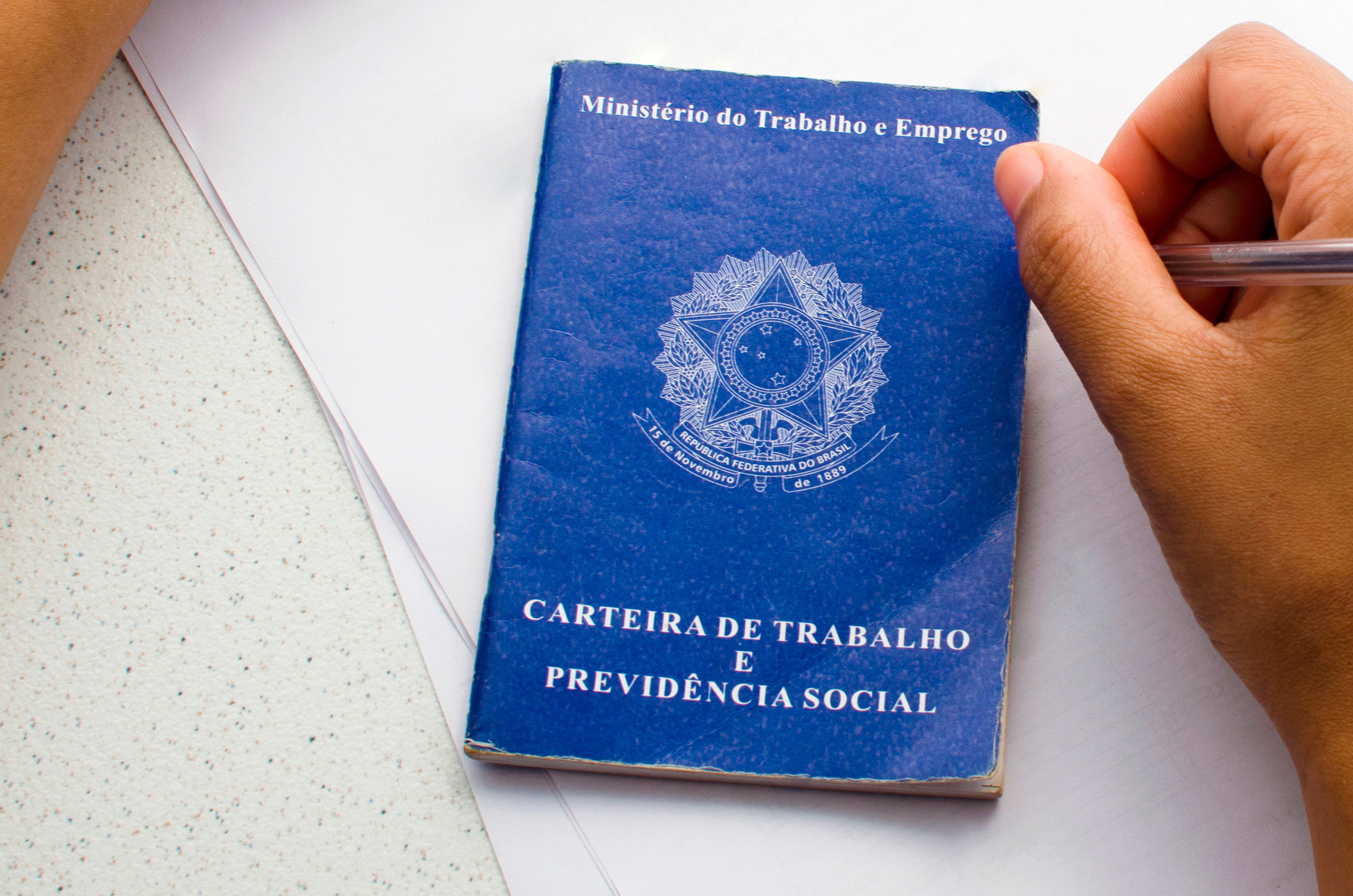 Brasil cria mais de 147 mil empregos com carteira assinada em agosto