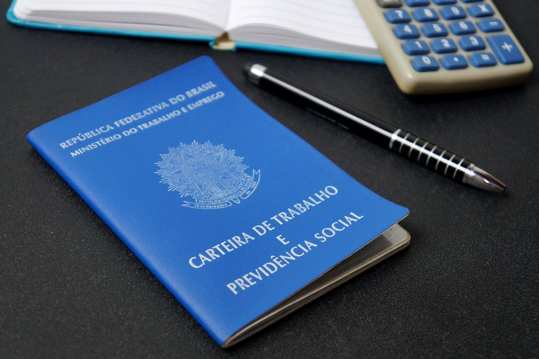 Taxa de desemprego atinge baixa histórica no trimestre até maio, segundo Pnad